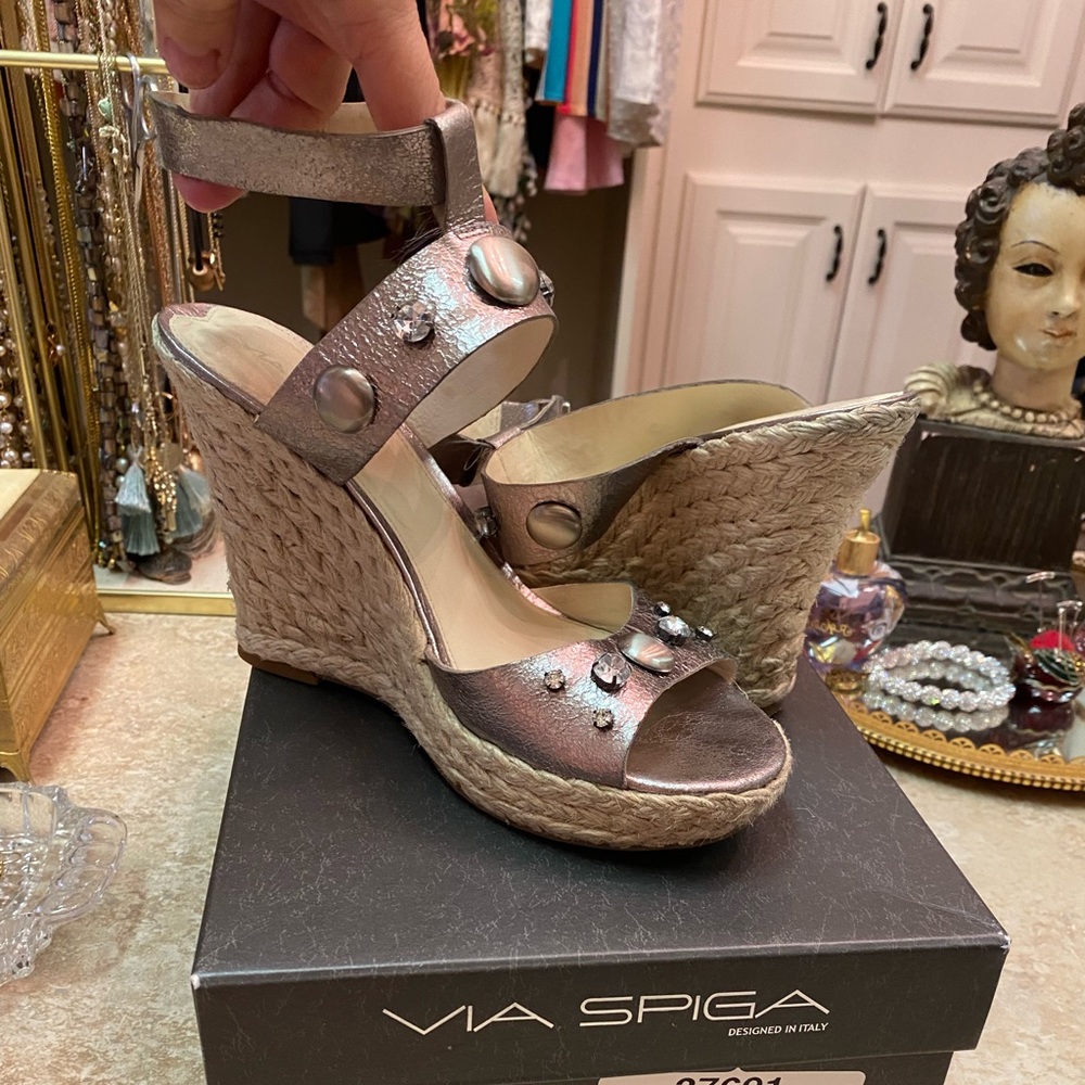 Via Spiga Sz 7.5 Wedges Silver Pewter Leather  w/ Rhinestone